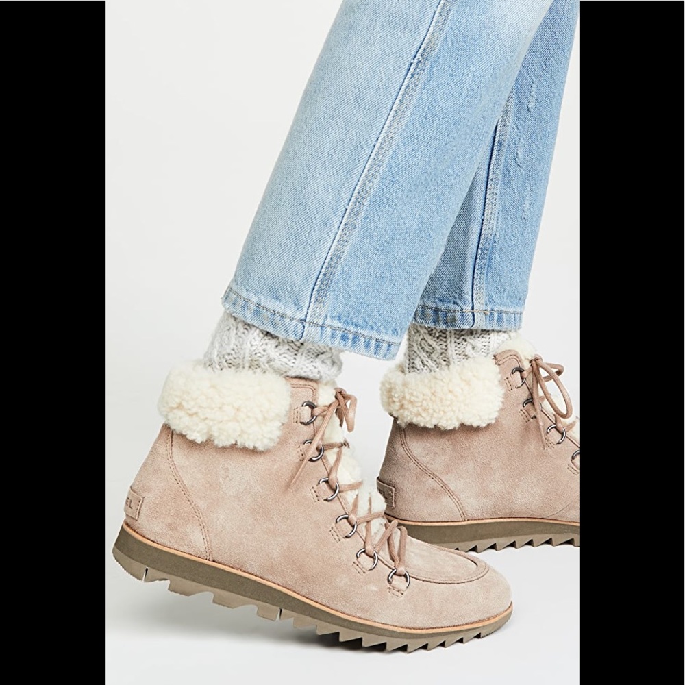 Sorel Harlow cozy lace up booties sz7